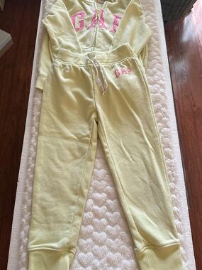 GAP Pale Yellow Hoodie and Jogger Set with Pink Logo SZ 4